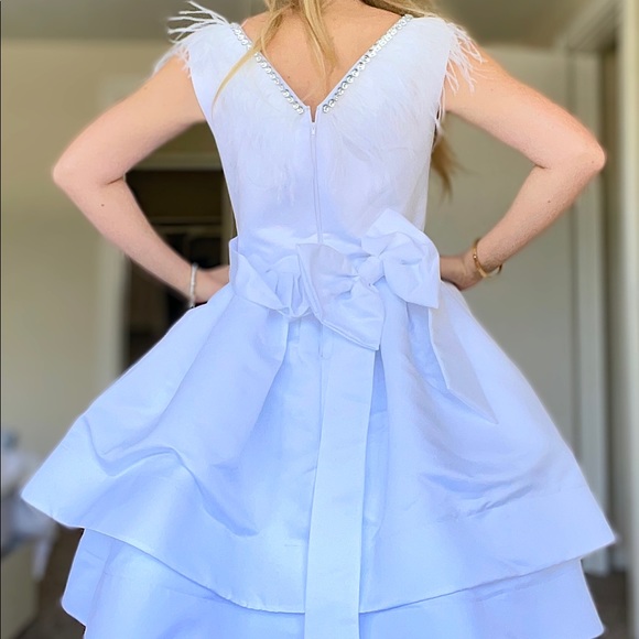 New dress ,not used . We made it to order, the delivery came very late. - Picture 4 of 4